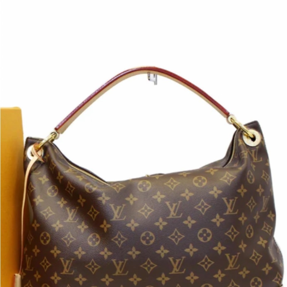 LOUIS VUITTON.  Berri mm bag